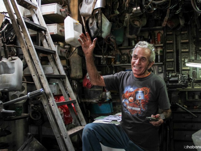 Harley-Davidson Mechanics in Cuba