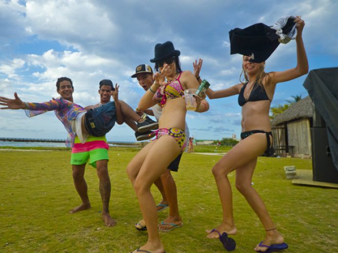 Proyecto Analógica – No salsa please, this is a dance party