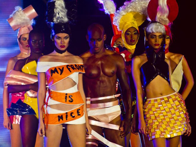 2012 Arte y Moda Fashion show: Extreme style