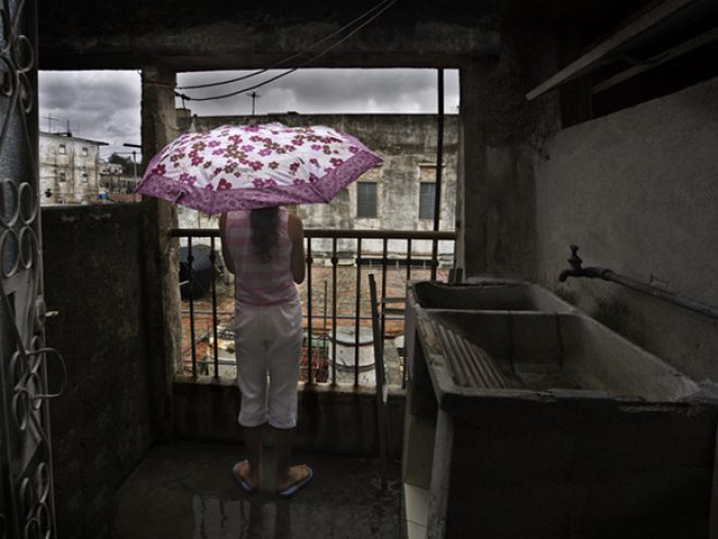 Umbrellas as this year’s essential accessory in Cuba