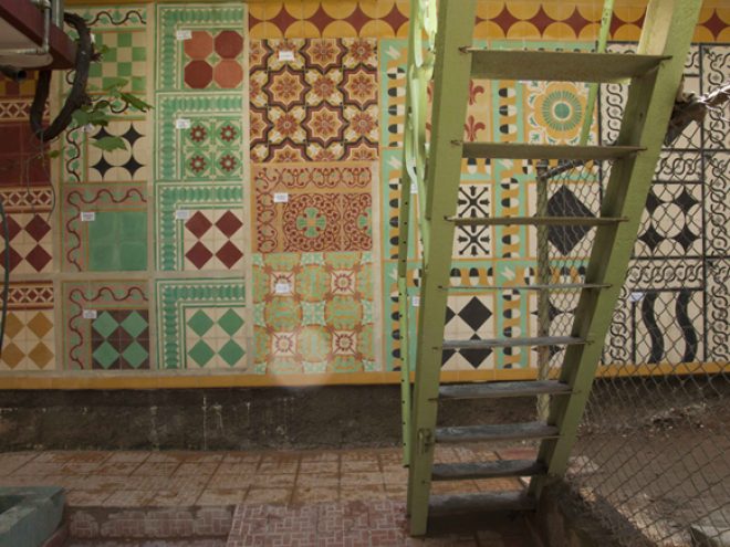 Emmanuel’s passion for mosaics at the Artes Próceres factory