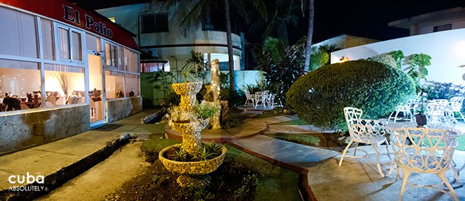 font at the terrace of restaurant el Palio in Havana © Cuba Absolutely, 2014