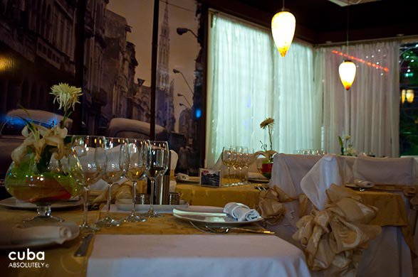 tables at restaurant Bella Havana in Playa© Cuba Absolutely, 2014