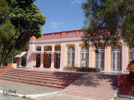 View of La giraldilla building © Cuba Absolutely, 2014