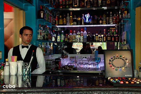bar with a waiter behind © Cuba Absolutely, 2014