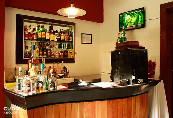 restaurant Chaplin with a wood an d red decoration © Cuba Absolutely, 2014