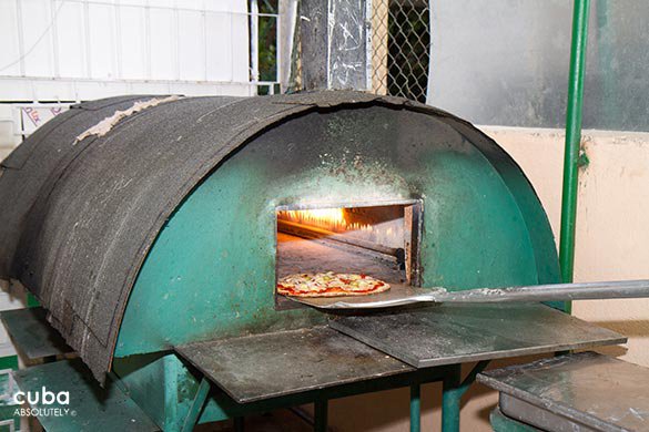 green oven at a restaurant © Cuba Absolutely, 2014