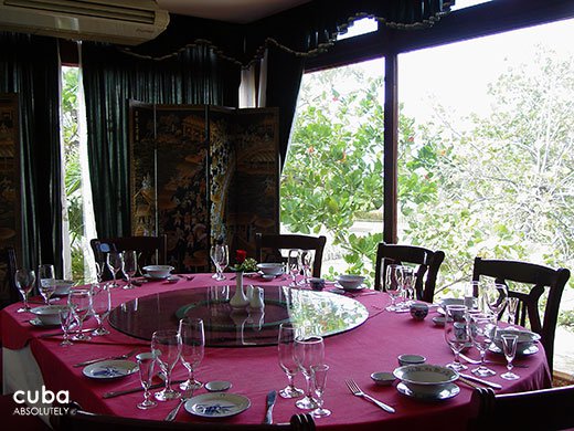 table at Pabellon de tesero restaurant in Siboney © Cuba Absolutely, 2014