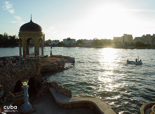 arbor in the sea with a view of the city © Cuba Absolutely, 2014