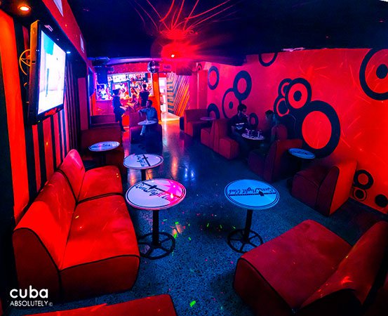 River night club Bar in Playa decorated in red © Cuba Absolutely, 2014