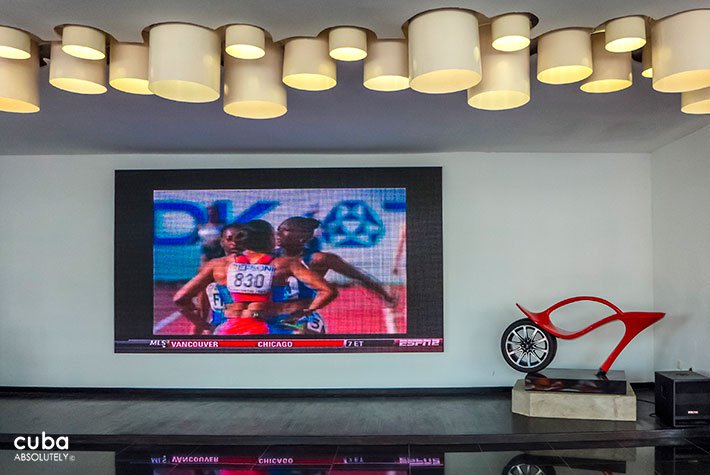 sport bar at Melia Habana hotel in Miramar© Cuba Absolutely, 2014