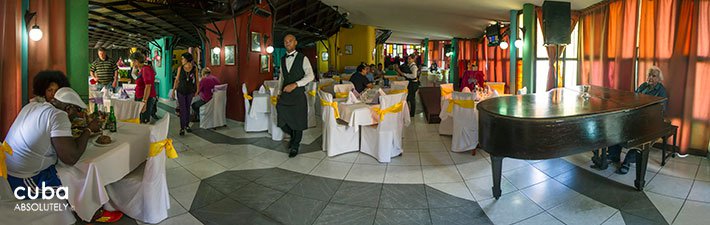 La Roca restaurant in Vedado© Cuba Absolutely, 2014