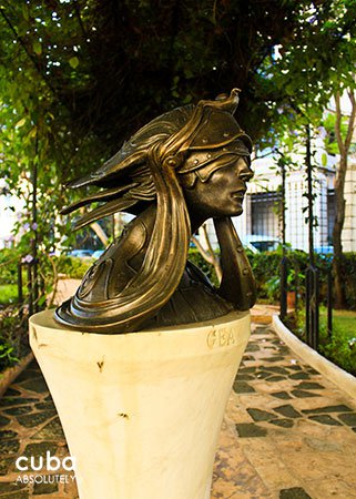 statue detail at Diana de Gales garden in old havana© Cuba Absolutely, 2014