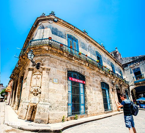 Art Gallery Victor Manuel in Old Havana © Cuba Absolutely, 2014