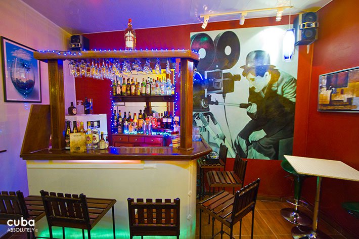 Todo TV restaurant in Old Havana, bar with a big picture of Chaplin behind © Cuba Absolutely, 2014