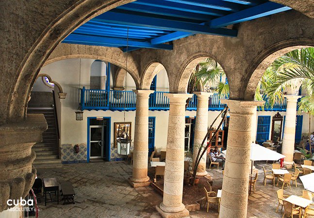 Family Pedroso palace, white building with wood details in blue © Cuba Absolutely, 2014
