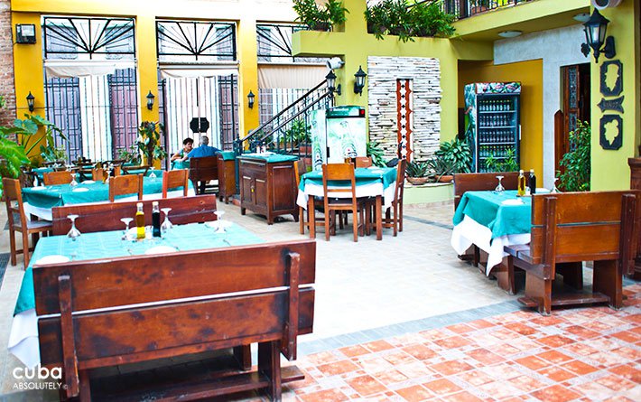 La barca restaurant in Old Havana © Cuba Absolutely, 2014
