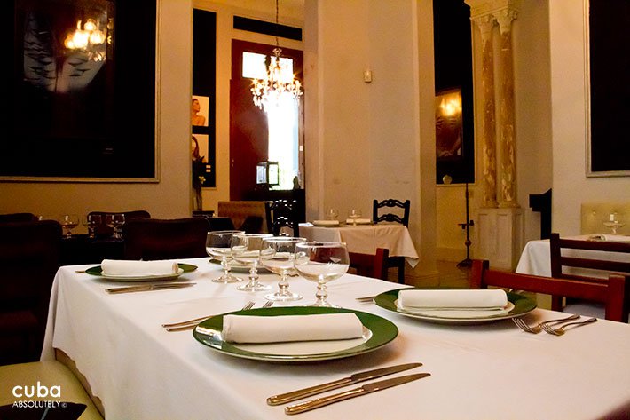Restaurant with white walls © Cuba Absolutely, 2014