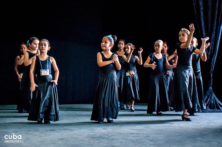 Rosalia de Castro cultural center in Old Havana, girls taking spanish dance class © Cuba Absolutely, 2014