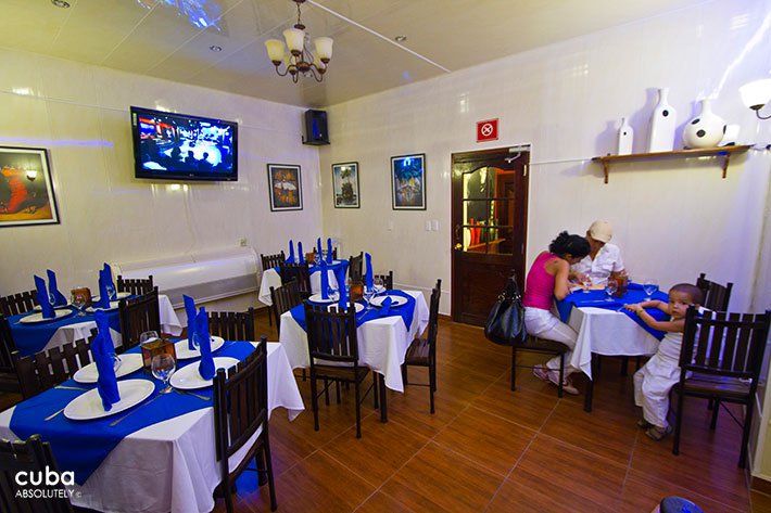 Todo TV restaurant in Od Havana © Cuba Absolutely, 2014