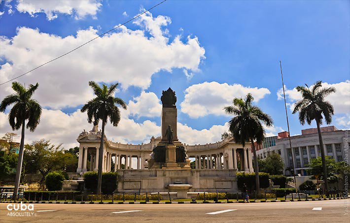 Jose Miguel Gomez monument in Vedado © Cuba Absolutely, 2014