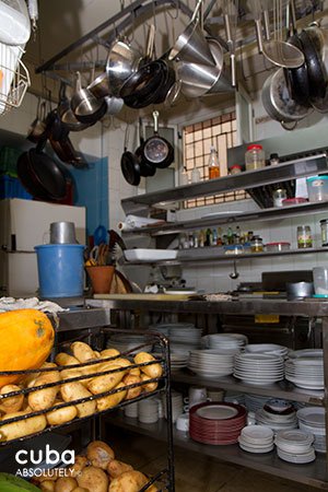 Small kitchen at a restaurant © Cuba Absolutely, 2014