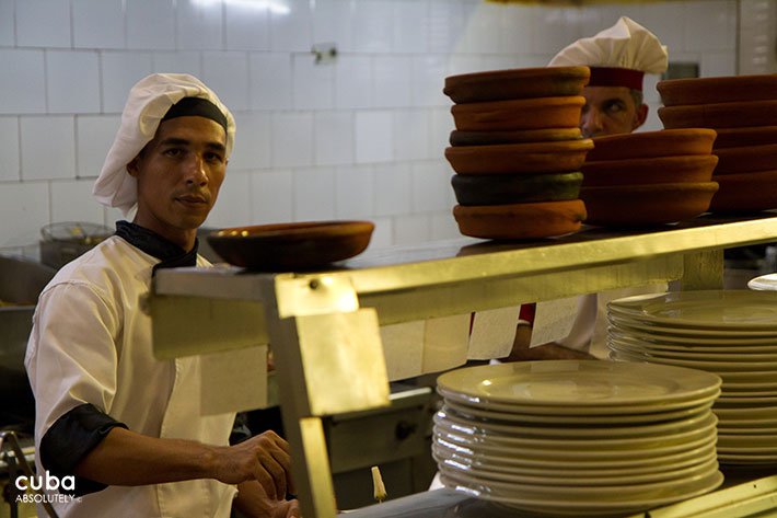 Chef working in the kitchen © Cuba Absolutely, 2014