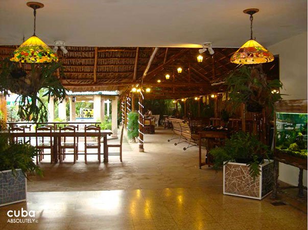 Restaurant with wood chairs© Cuba Absolutely, 2014