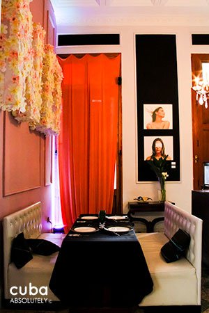 Table at a restaurant © Cuba Absolutely, 2014