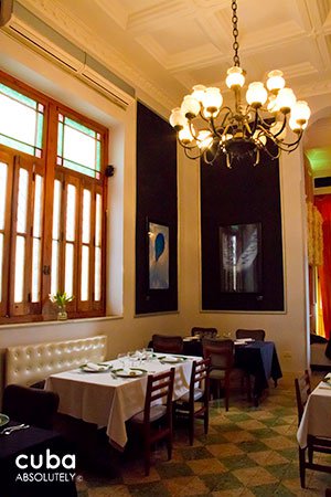 Restaurant with old lamp hanging of the roof © Cuba Absolutely, 2014