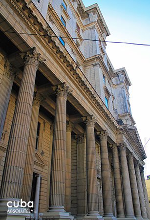 National bank in old havana© Cuba Absolutely, 2014