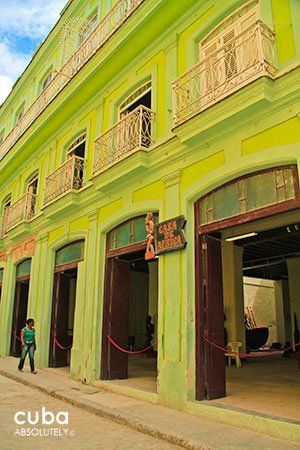 green building, House of Africa in old havana © Cuba Absolutely, 2014