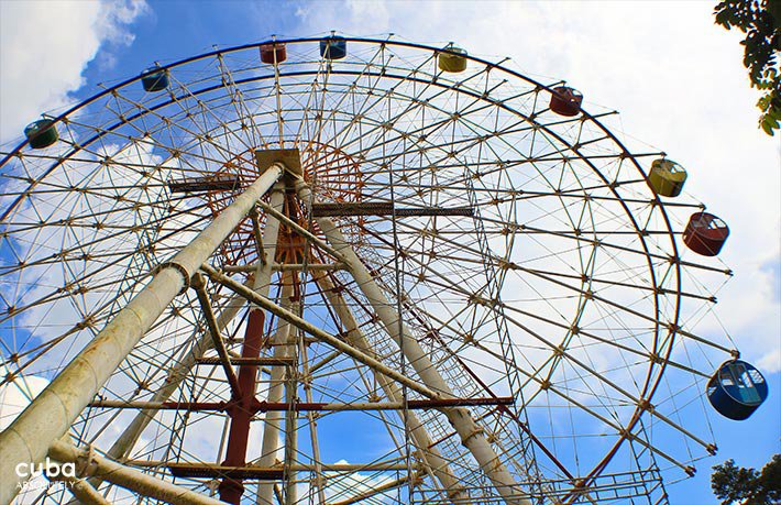 Star at Lenin park © Cuba Absolutely, 2014