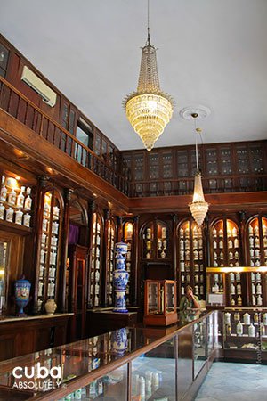 pharmacy Taquechel in old havana © Cuba Absolutely, 2014