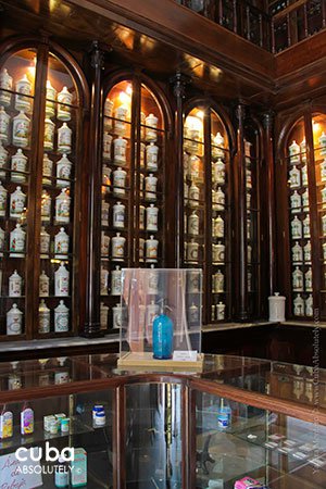 pharmacy Taquechel in old havana © Cuba Absolutely, 2014