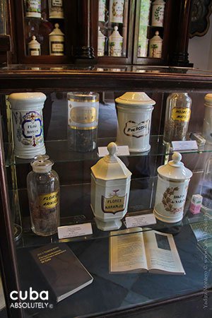 pharmacy Taquechel in old havana © Cuba Absolutely, 2014