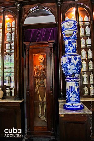 pharmacy Taquechel in old havana © Cuba Absolutely, 2014