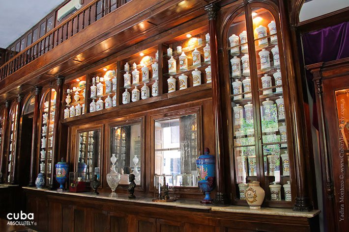 pharmacy Taquechel in old havana © Cuba Absolutely, 2014