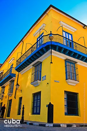 yellow front of Lombillo Count Palace © Cuba Absolutely, 2014