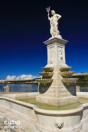 Font in front of the seawall in old havana© Cuba Absolutely, 2014