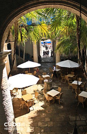 Family Pedroso Palace interior© Cuba Absolutely, 2014
