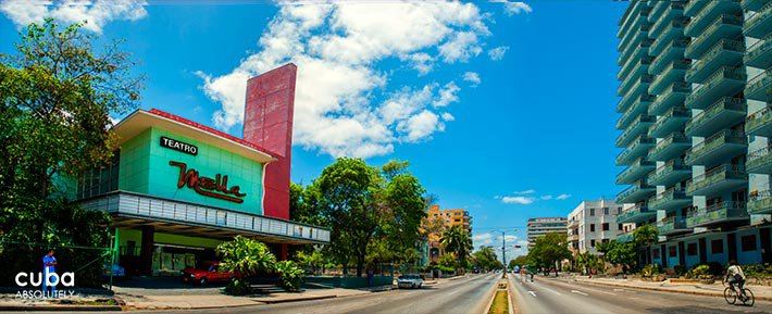 Mella theatre in Vedado painted in green with a red wall © Cuba Absolutely, 2014 - 2020