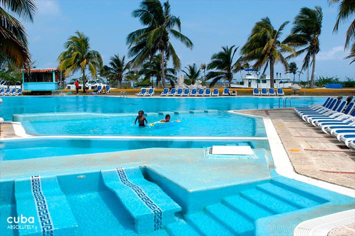 Pool at  Club Acuario © Cuba Absolutely, 2014 - 2020