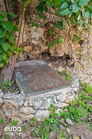 Bronze sign on an old wall © Cuba Absolutely, 2014 - 2020