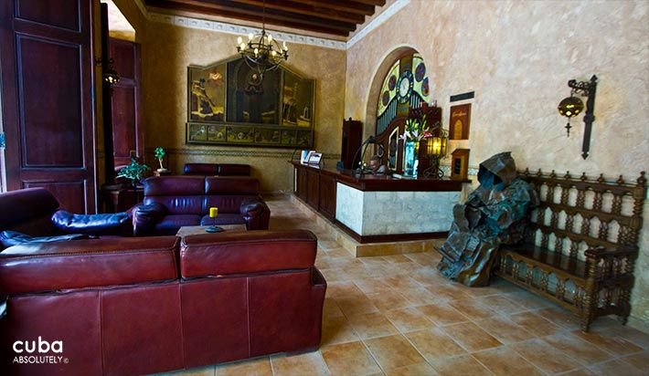 Los Frailes Inn in Old Havana, lobby  © Cuba Absolutely, 2014 - 2020