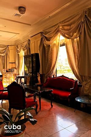 Presidente hotel in Vedado, lobby with red furnitures and white curtains  © Cuba Absolutely, 2014 - 2020