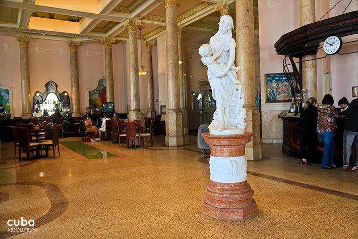 Raquel hotel in Old Havana, lobby with a statue of a woman with a kid on her arms © Cuba Absolutely, 2014 - 2020