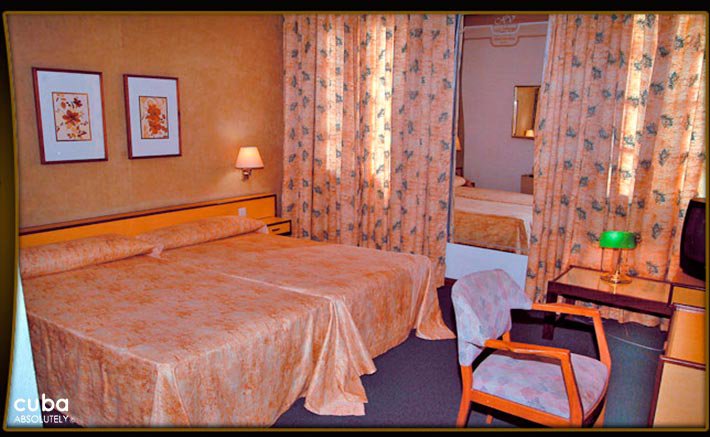 Victoria hotel, pink room  © Cuba Absolutely, 2014 - 2020