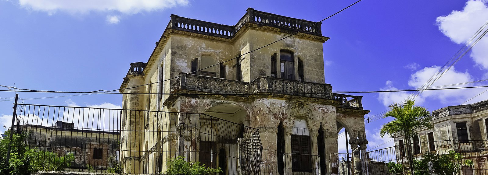 House in Cerro, big building