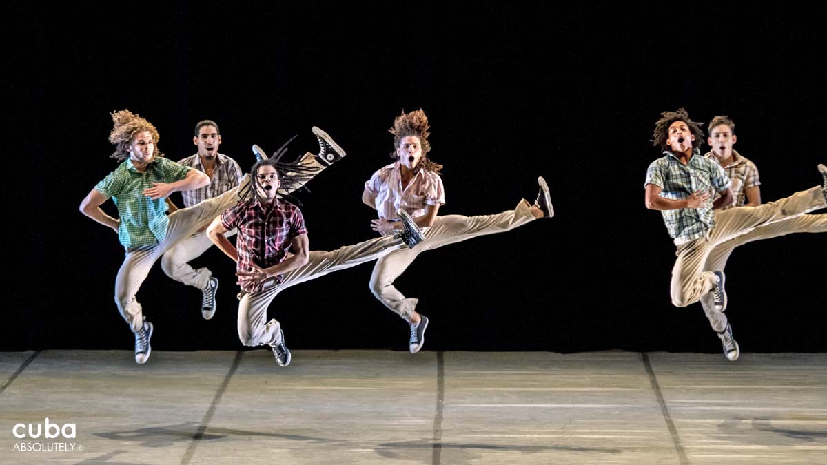 According to the availability of the company for the period in which the workshop will take place, it will possible to attend rehearsals and demonstrative lessons with first dancers of Danza Contemporánea de Cuba. Havana, Cuba